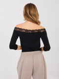 Blusa nera con pizzo e scollo a spalle scoperte