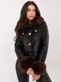 Kratka crna jakna od eko kože s podstavom