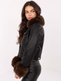 Kratka crna jakna od eko kože s podstavom