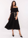 Elegante abito nero svasato
