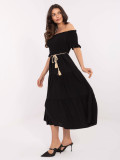 Elegante abito nero svasato