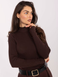 Maglione dolcevita marrone a costine