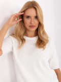 Elegante pullover ecru con applicazione
