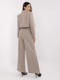 Completo donna beige con blazer a maniche lunghe e pantaloni ampi