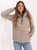 Giacca trapuntata beige con cappuccio