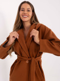 Cappotto beige da mezza stagione con cappuccio e cintura