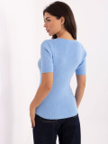 Maglione azzurro a costine con scollo a V