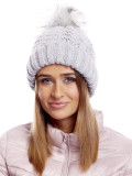 Cappello grigio chiaro con motivo a treccia