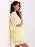 Completo elegante in giallo brillante