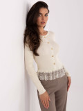 Elegante maglione beige con pizzo e bottoni