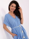 Abito oversize blu con cintura e tasche