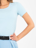Blusa azzurro chiaro a costine con maniche corte