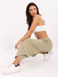 Pantaloni sportivi eleganti in verde oliva