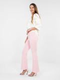 Moderne ružičaste sportske hlače s visokim strukom i širokim nogavicama