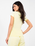 T-shirt gialla in cotone con scollo incrociato