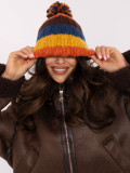 Cappello invernale a righe con pompon