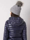 Cappello grigio imbottito con applicazioni