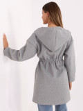 Elegante cappotto grigio da mezza stagione con cappuccio e cintura