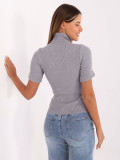 Pullover grigio elegante con colletto