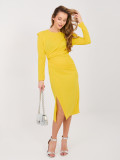 Abito midi elegante giallo con maniche lunghe e arricciature