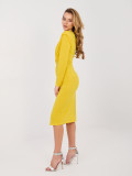 Abito midi elegante giallo con maniche lunghe e arricciature