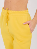 Žute trenirke s visokim strukom i bočnim džepovima