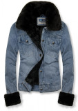Giubbotto in denim blu con pelliccia nera