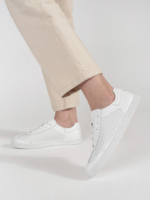 Sneakers bianchi perforati in pelle naturale