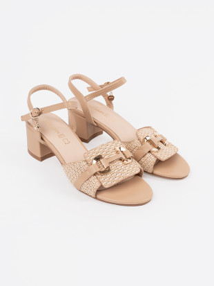 Sandali beige da donna con tacco medio