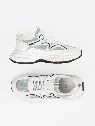 Sneakers bianche-verdi con inserti decorativi