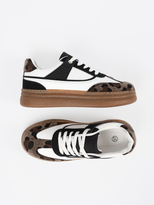 Sneakers bianco-neri con dettagli leopardati