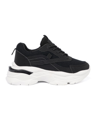 Sneakers nere sportive con suola bianca spessa