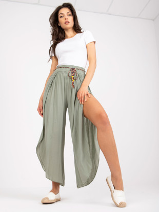 Pantaloni khaki eleganti con vita alta