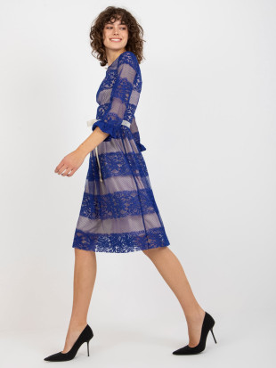 Abito cocktail midi cobalto con pizzo e cintura