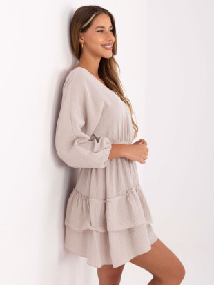 Abito beige a campana con maniche lunghe