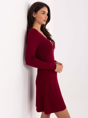 Bordo rebrasta pletena mini haljina s V-izrezom