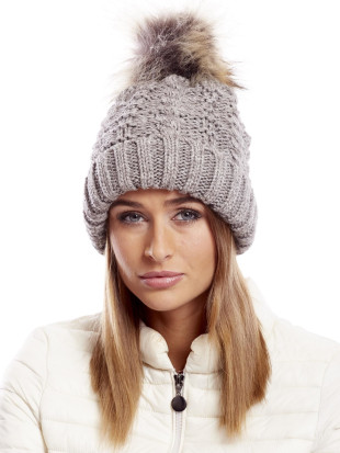 Cappello marrone con motivo a treccia