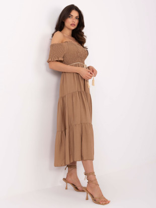 Abito elegante a campana in colore camel