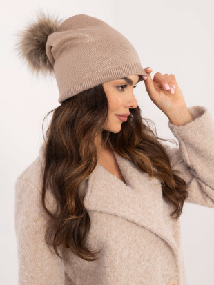 Cappello invernale beige con pompon