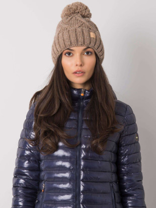 Cappello invernale in beige scuro con fodera