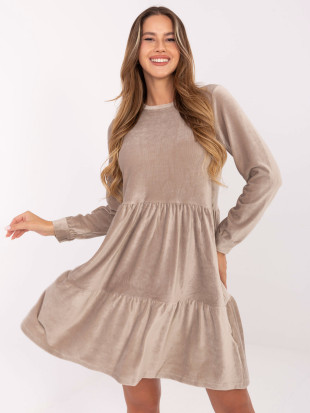 Abito beige svasato con volant