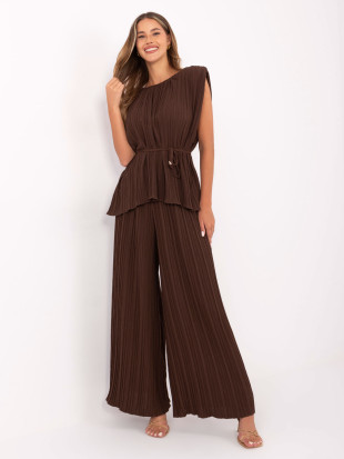 Completo elegante in marrone scuro