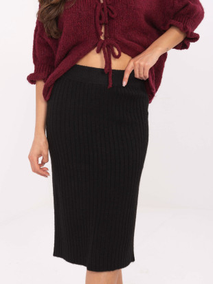 Elegantna crna midi suknja