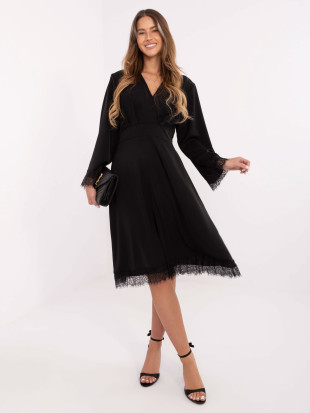 Abito midi nero elegante con pizzo e scollo a portafoglio