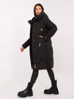 Cappotto lungo nero trapuntato con cappuccio