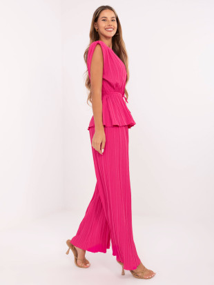 Completo elegante in rosa