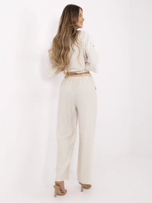 Pantaloni beige larghi con cintura