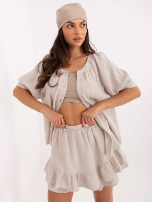 Set elegante in tonalità beige chiaro