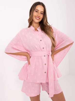 Completo elegante in rosa chiaro