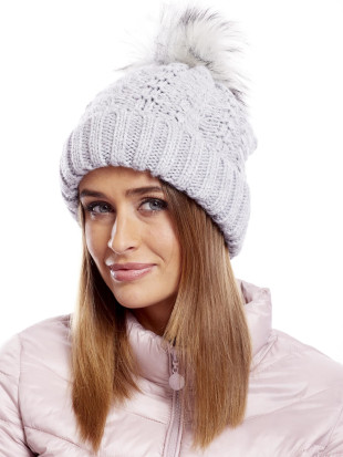 Cappello grigio chiaro con motivo a treccia